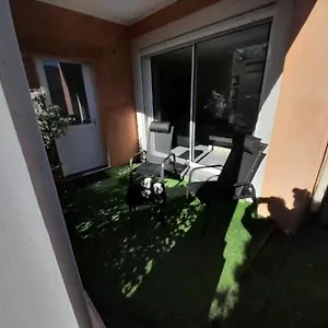  Appartement Spacieux &tres Calme. Spacious & Very Quiet Apartment.